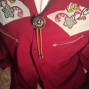 Bolo tie featuring Army medallion coin